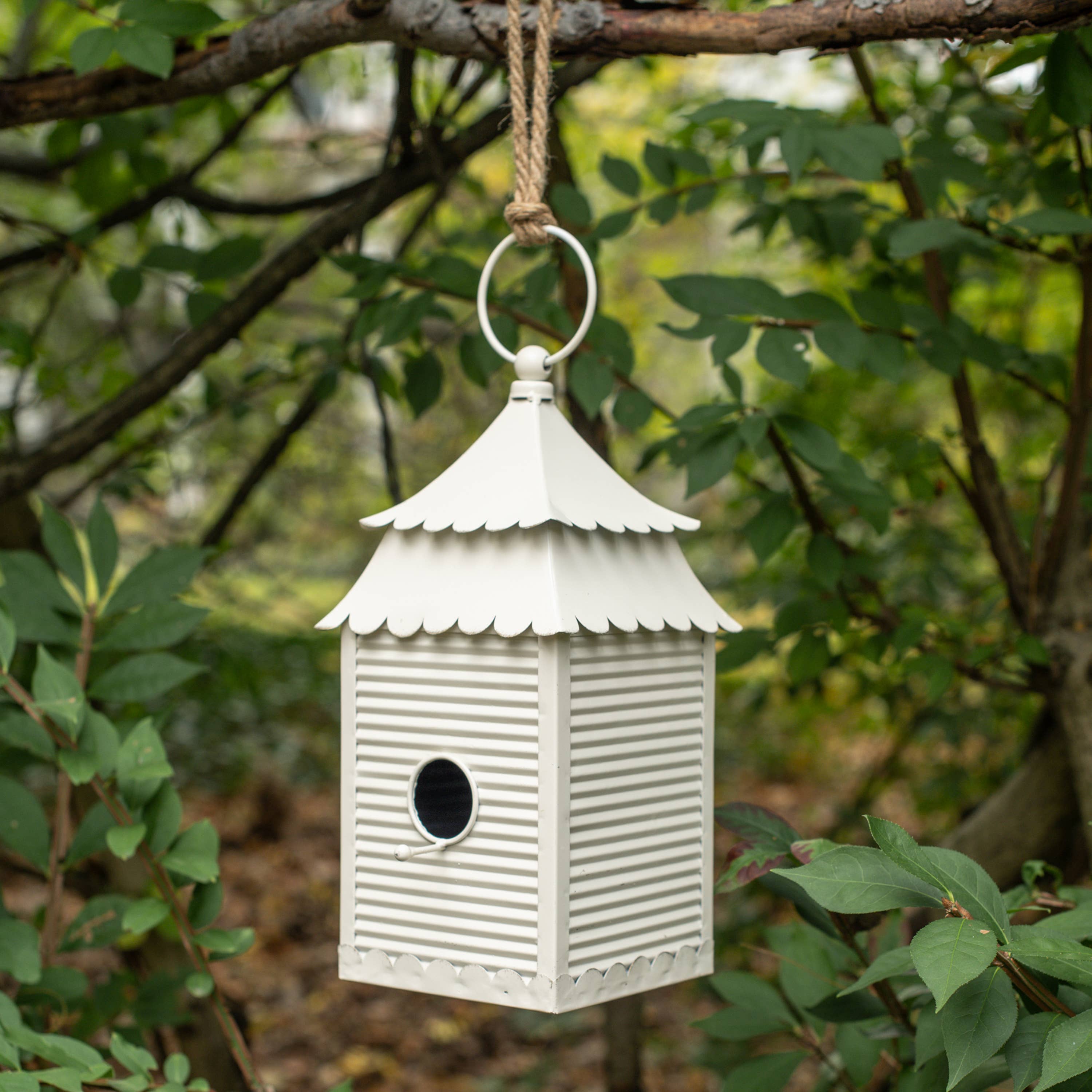 WHITE SCALLOPED ROOF BIRDHOUSE