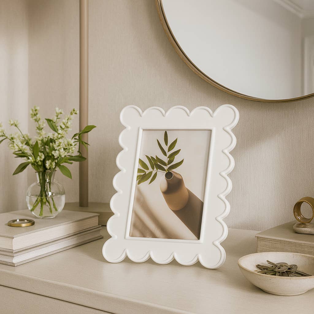 White Scallop Photo Frame 4x6